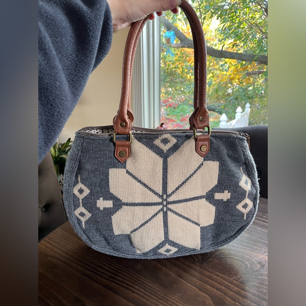 Madden Girl Y2K Grey and White Sweater Shoulder Bag Purse - Picture 2 of 8